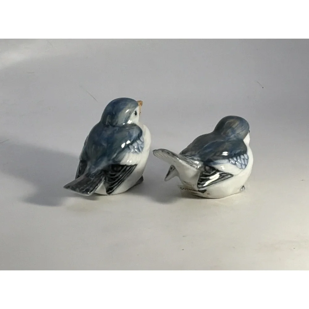 VTG Otagiri Pair Of Porcelain Finches Blue/Grey Bird Figurines Shelf Decor Japan